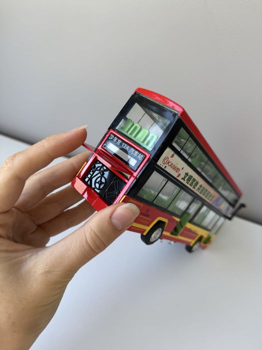 Автобус транспорт іграшки машинки