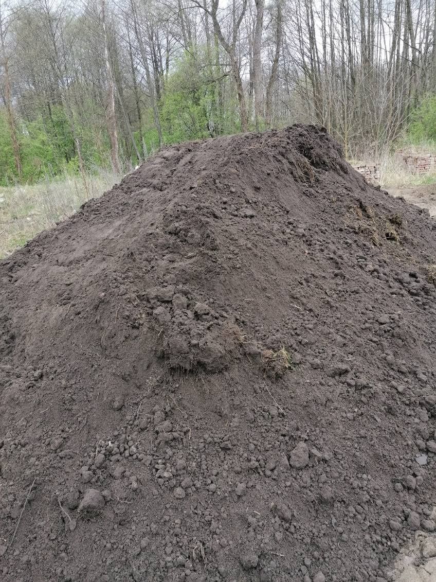 Ziemia na podniesienie terenu. piach, gruz