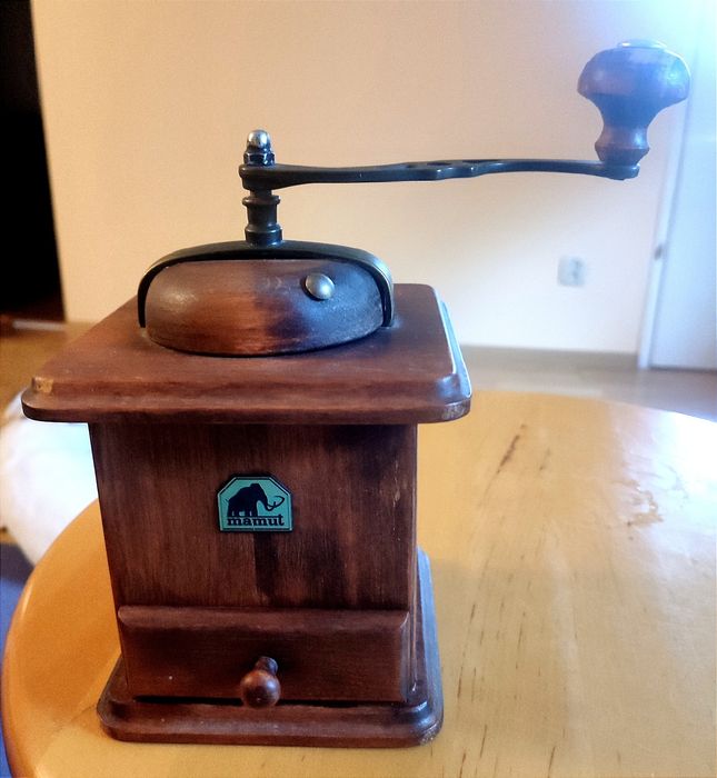 Młynek ręczny stylowy woskowany "Mamut"