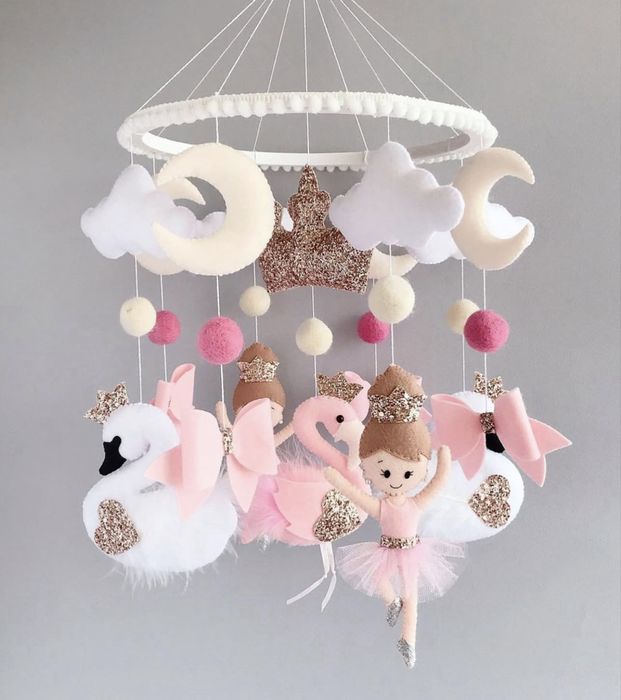 Мобіль для дівчинки