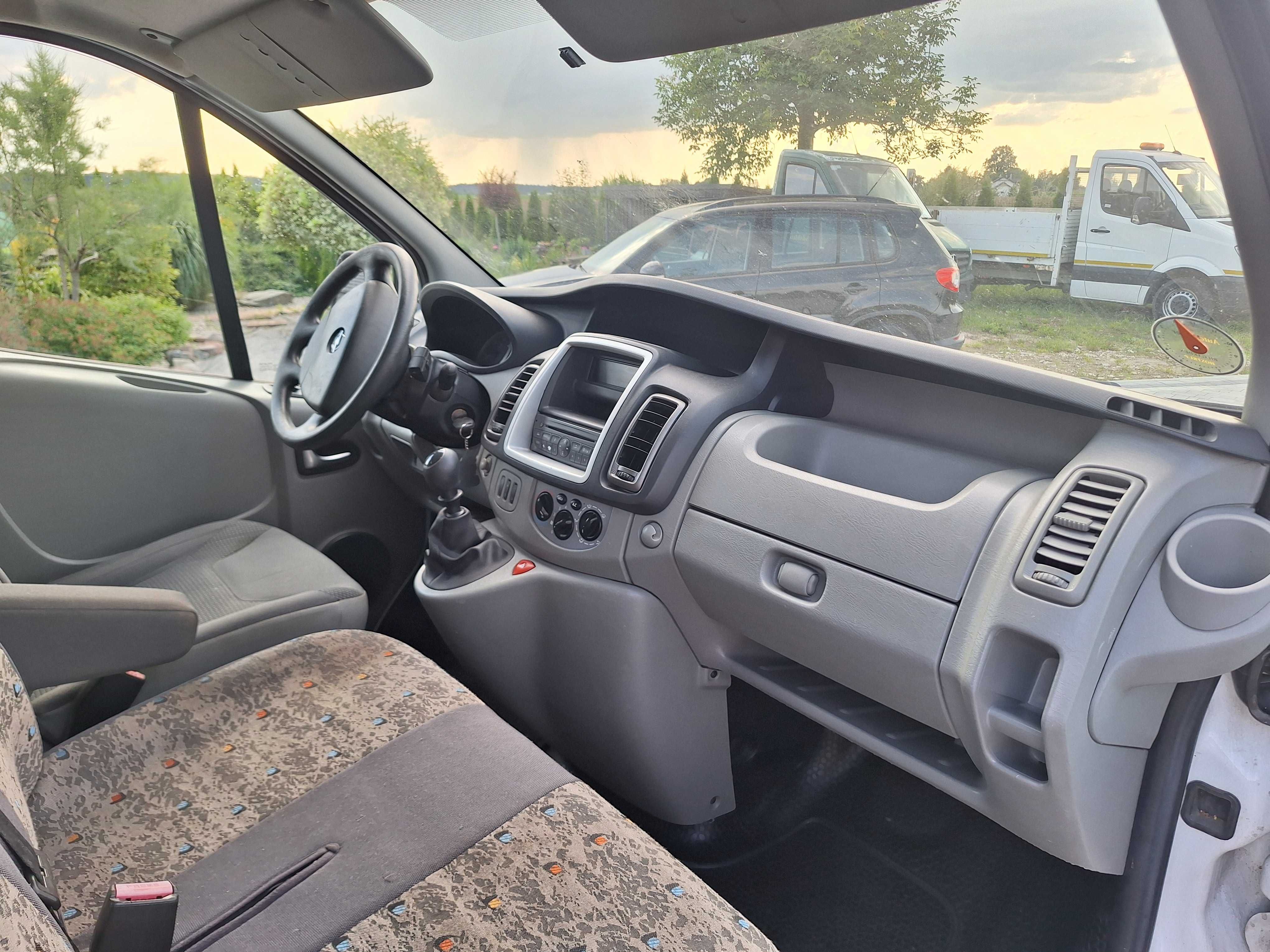 Opel Vivaro /Trafic 2.0 diesel ,klima webasto bdb stan