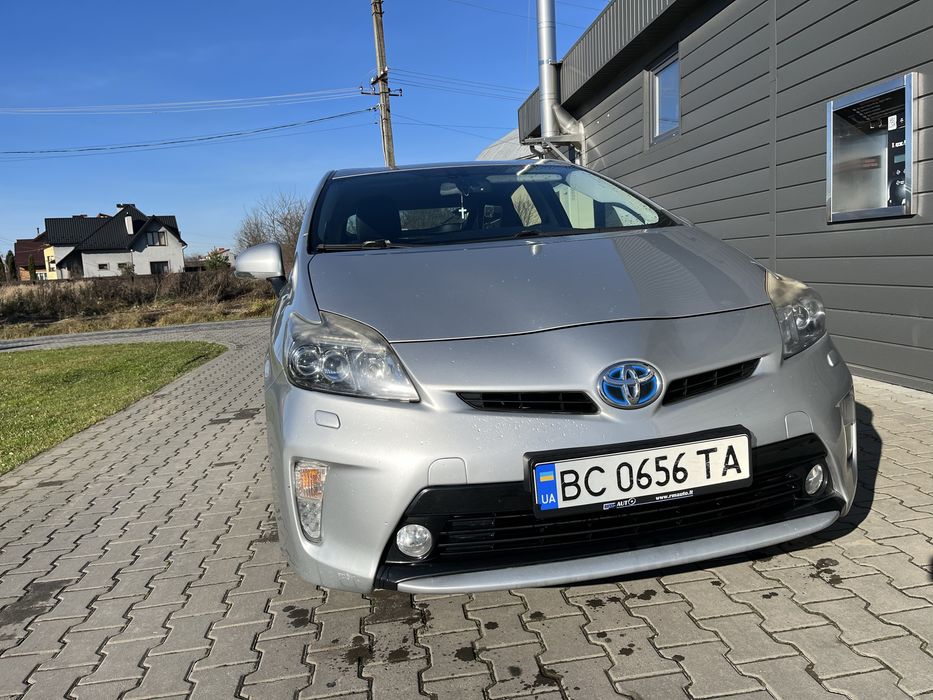 Продається Toyota Prius в технічно відміному стані.