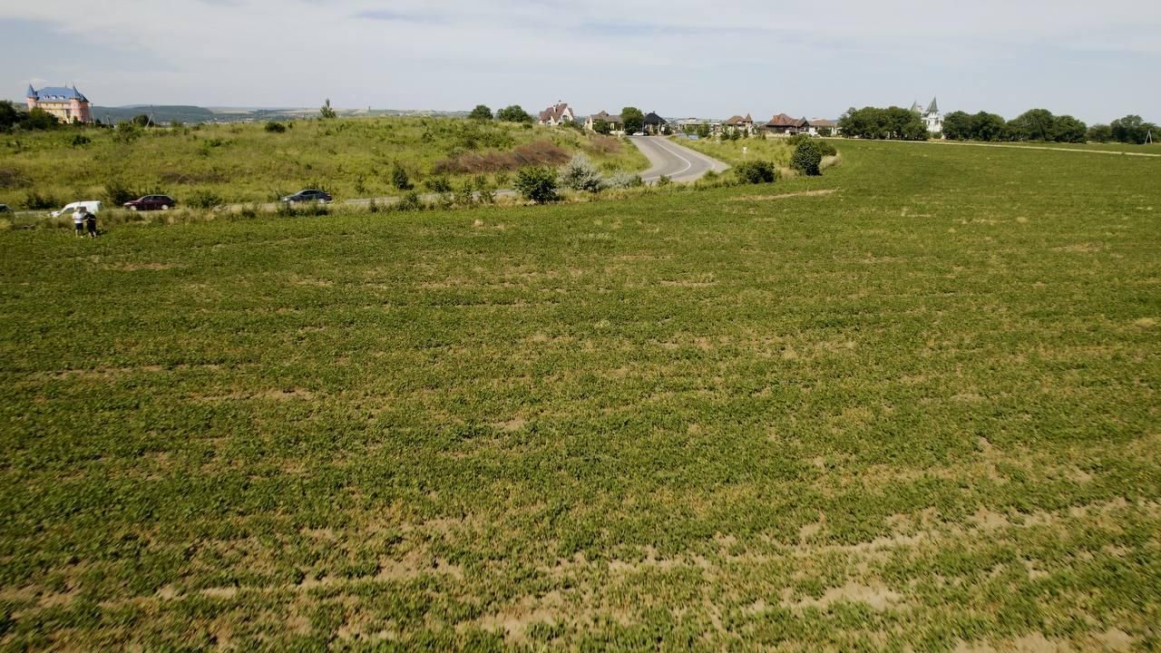 Продаж земельної ділянки під будівництво.