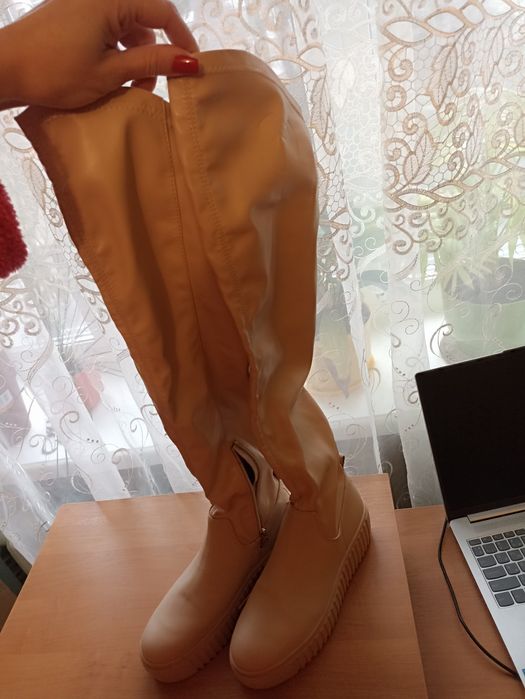 Ботфорди високі плоска підошва висока.