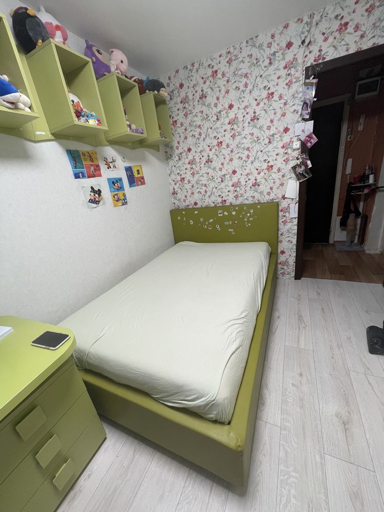 Детский спальный гарнитур, кровать, шкаф, письменный стол