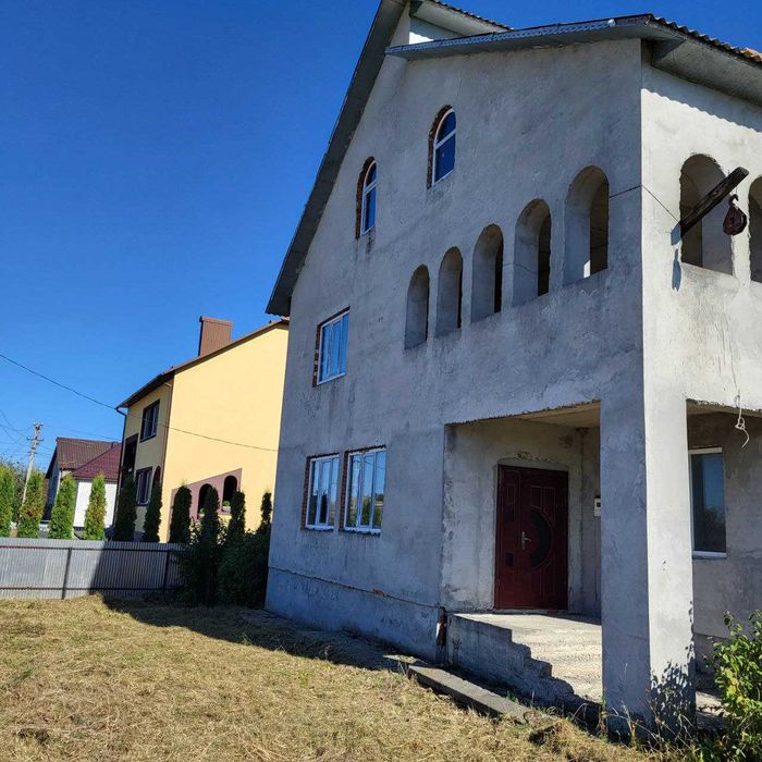 Продаж 2 поверхового будинку з літньою кухнею, гаражем та госп. приміщ