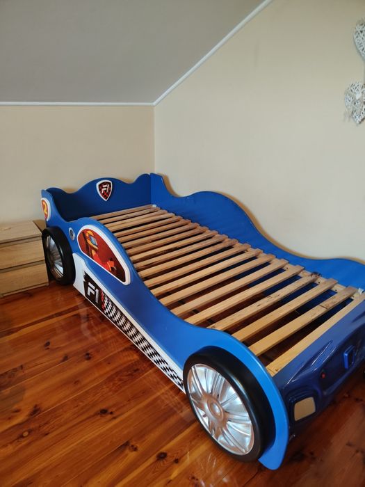 Łóżeczko dziecięce samochodzik