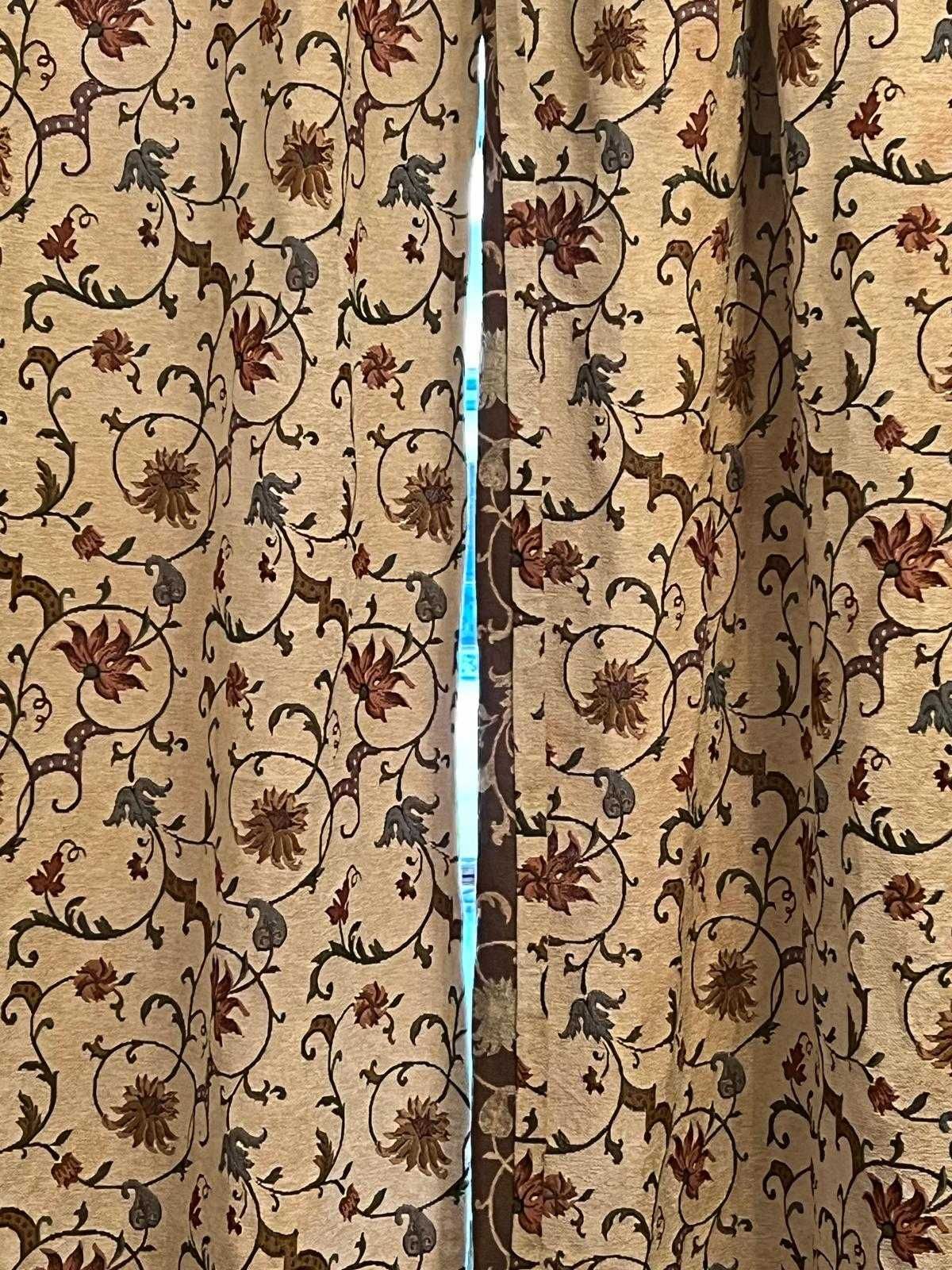 Cortinados Gato Preto
