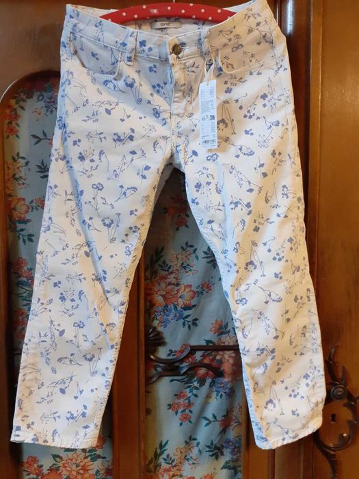 Spodnie w niebieskie kwiaty