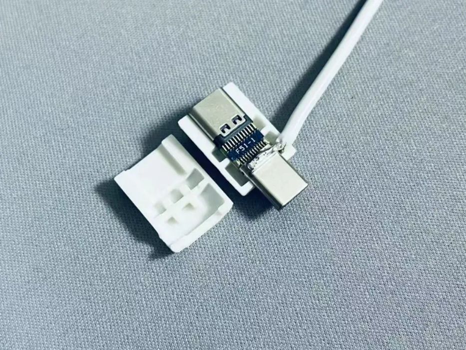 Capa Protetora para Carregador Tipo-C com Aterramento