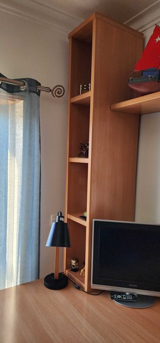 Secretária em L, com Estante