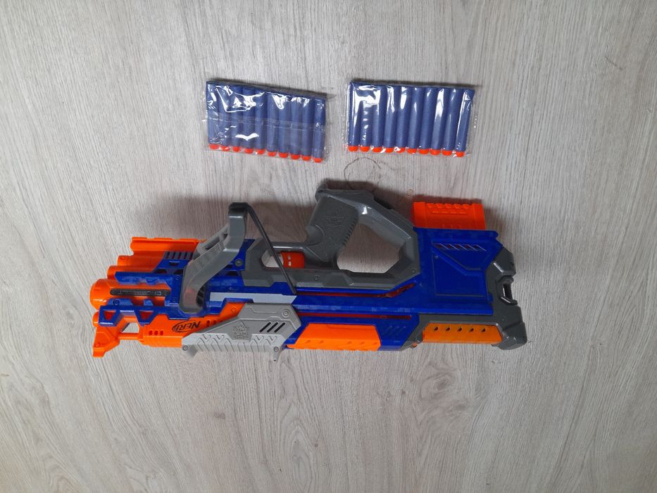 Conjunto de 6  nerfs mais um carregador  de 50 balas