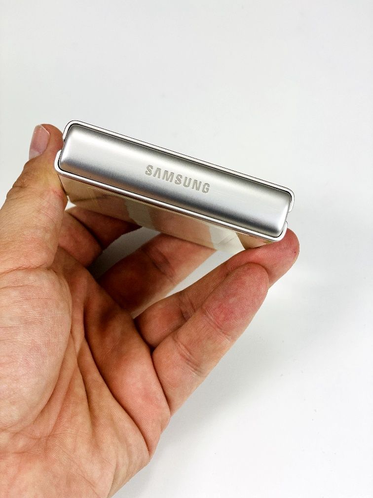 Samsung Galaxy Z Flip 3 5G 128GB DS Cream idealny