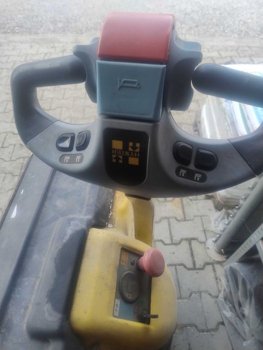 paleciak elektryczny z ładowarką