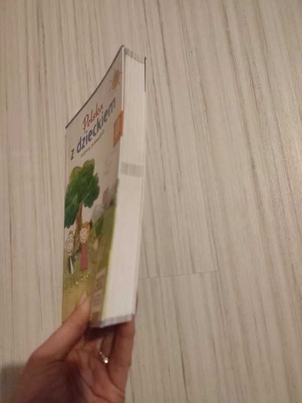 książka Polska z dzieckiem. Rodzinny przewodnik Praca zbiorowa