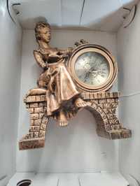 Годинник статуетка під антикваріат молода дівчина, годинник на камін