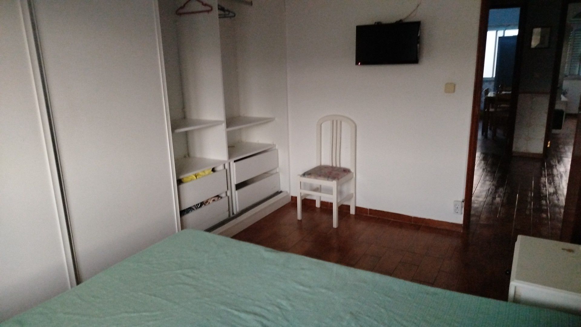 Alugo quarto a senhora solteira de meia idade