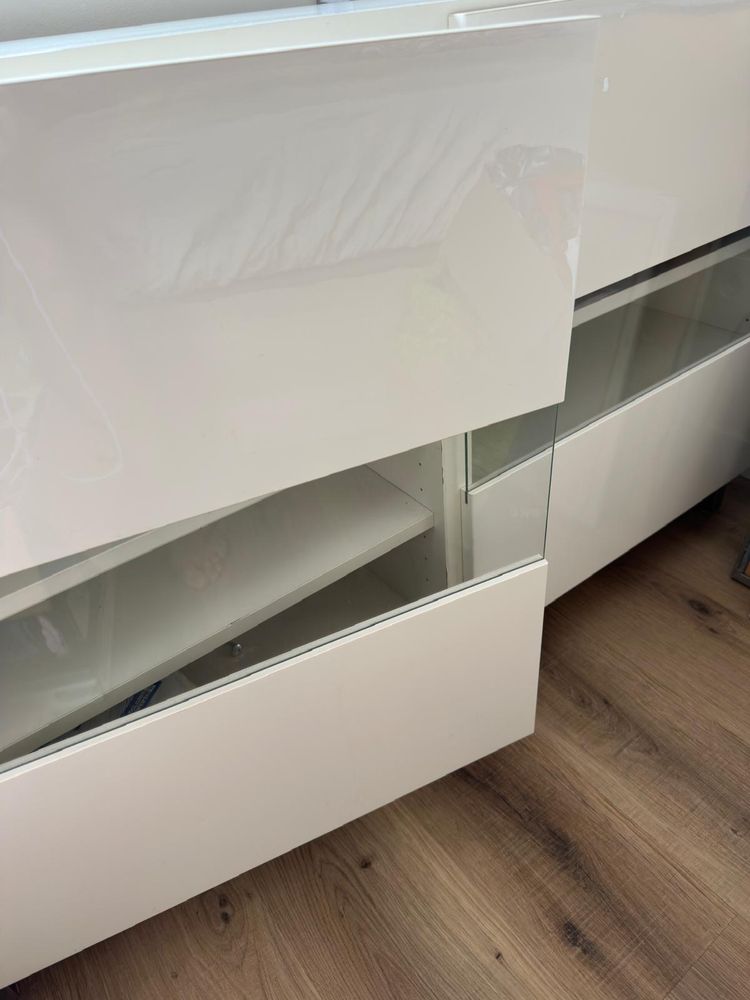 Aparador IKEA besta