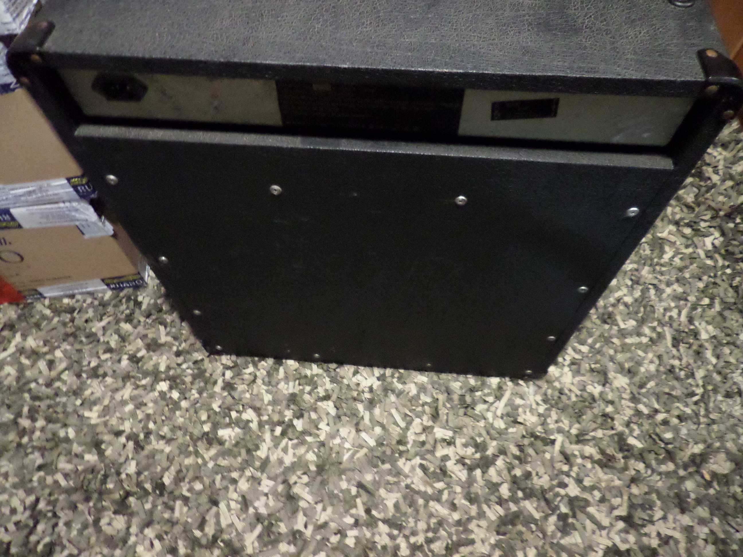 Amplificador Marshall Bass 60 em Bom estado