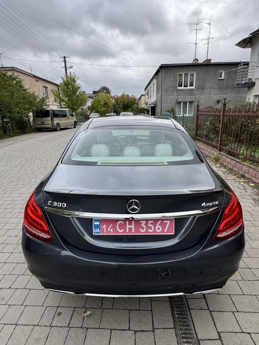Продам мерседес С300 4matic 2016 рік