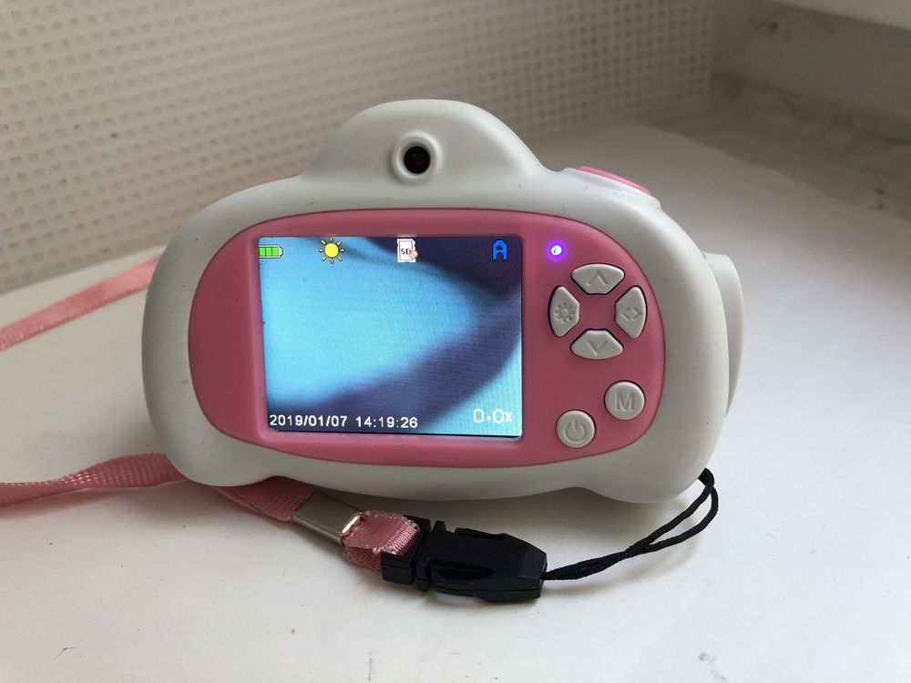 Дитяча  цифрова камера  з 2.0 дисплеєм  32 Gb