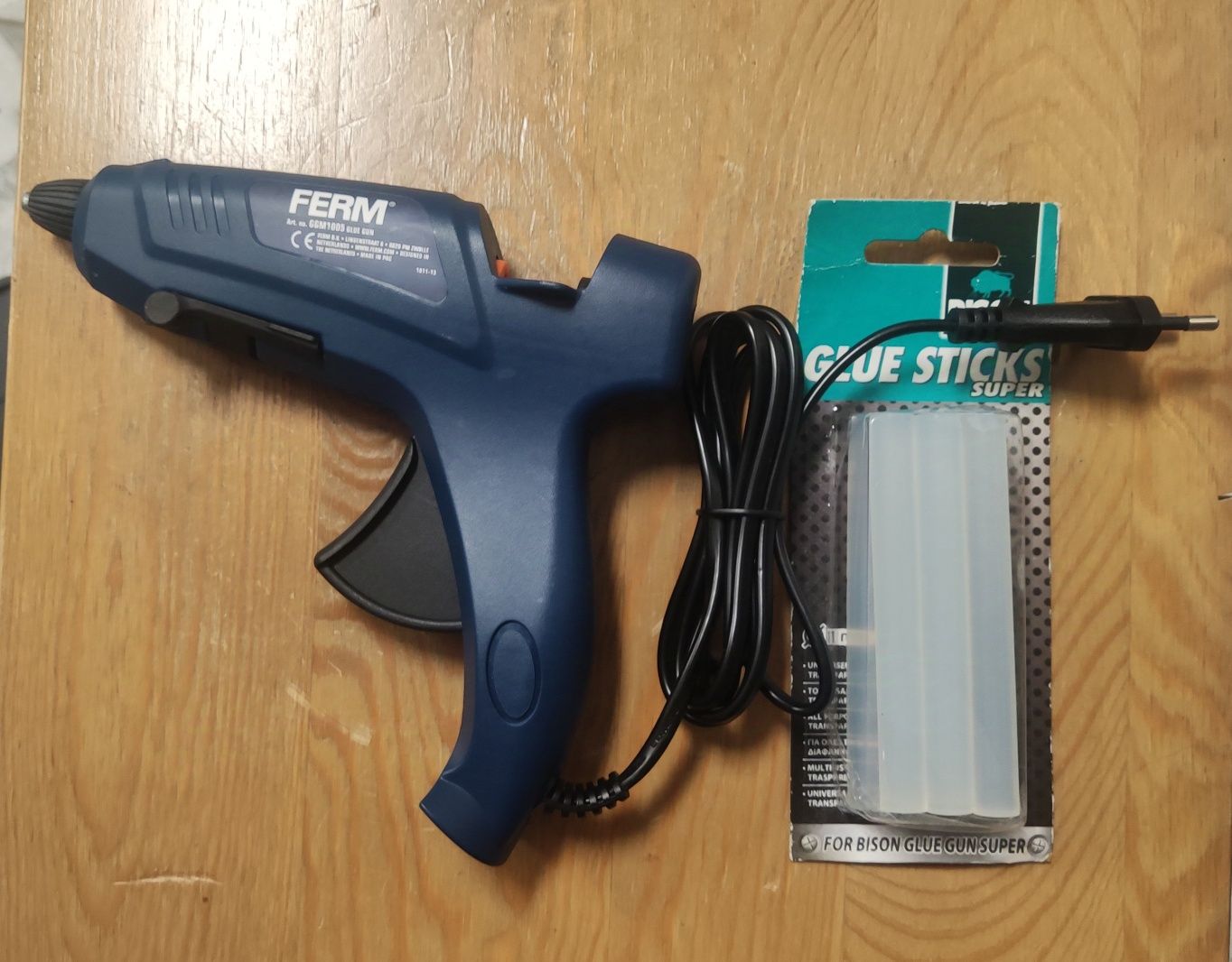 Pistolet do kleju Ferm