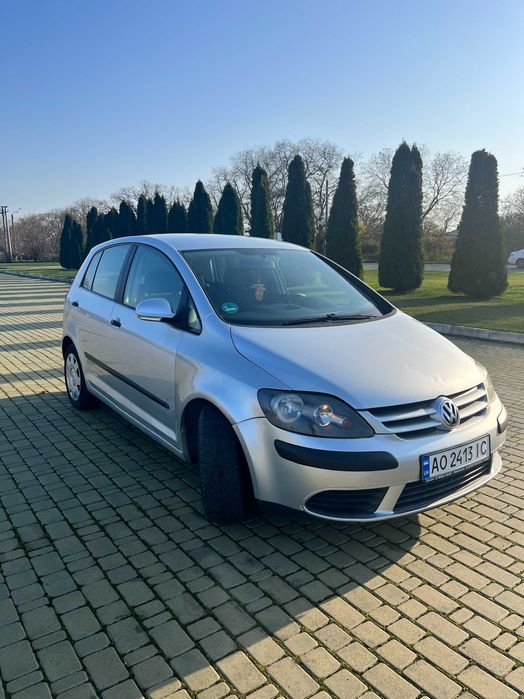 Volkswagen Golf Plus 1.6 МКПП (6-ступка)