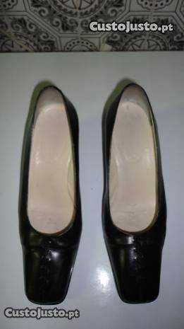 Sapatos de senhora em pele preto