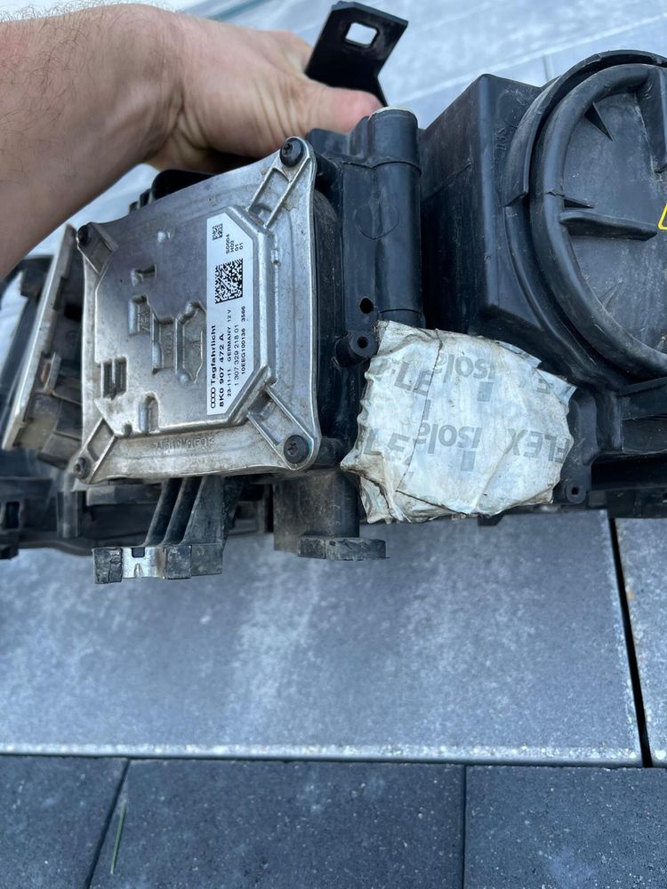 Lampa prawa audi A4B8 uszkodzona