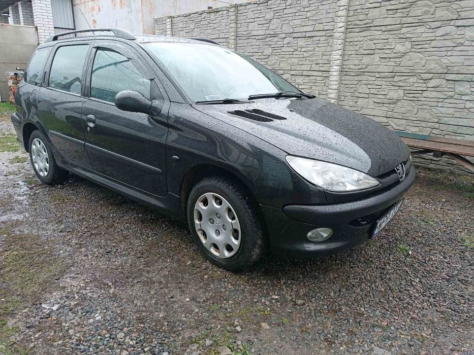 Продам пежо 206. На полном ходу.