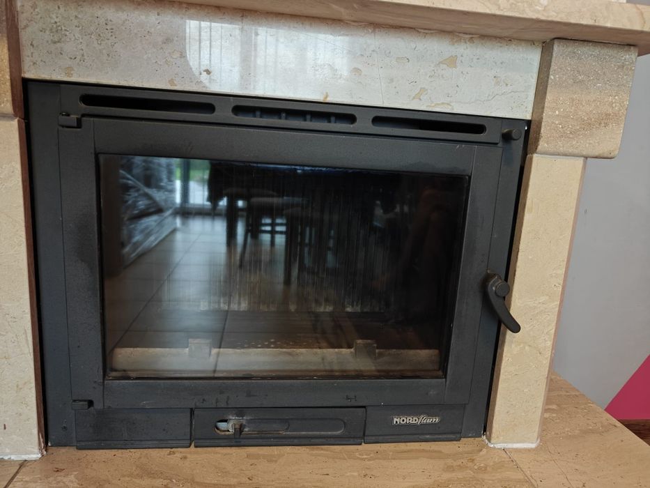 Wkład kominkowy z obudową z marmuru. Nordflam 24kW