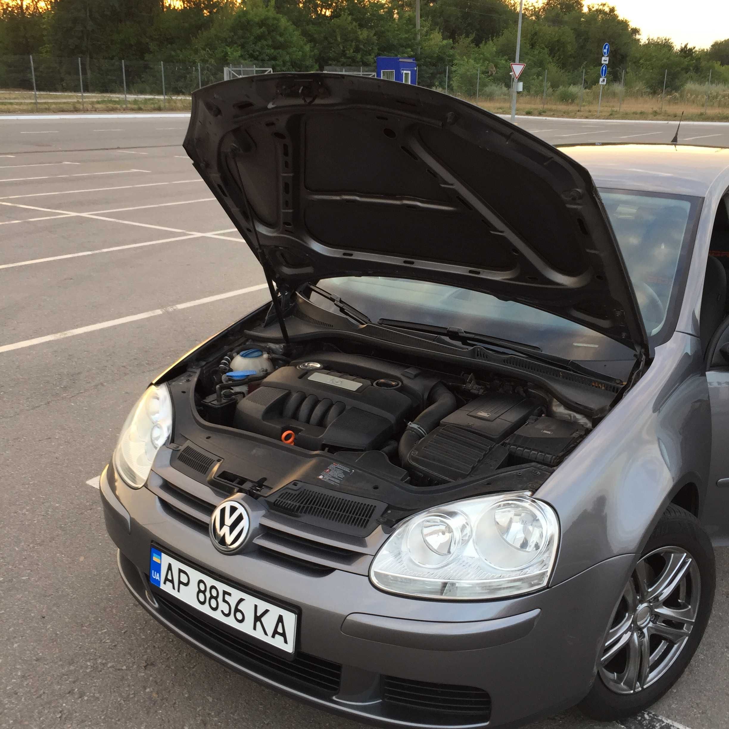 Любимый ухоженный автомобиль Golf 5 1.6 mpi bse