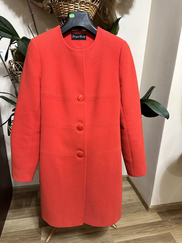 Продам  червоне пальто