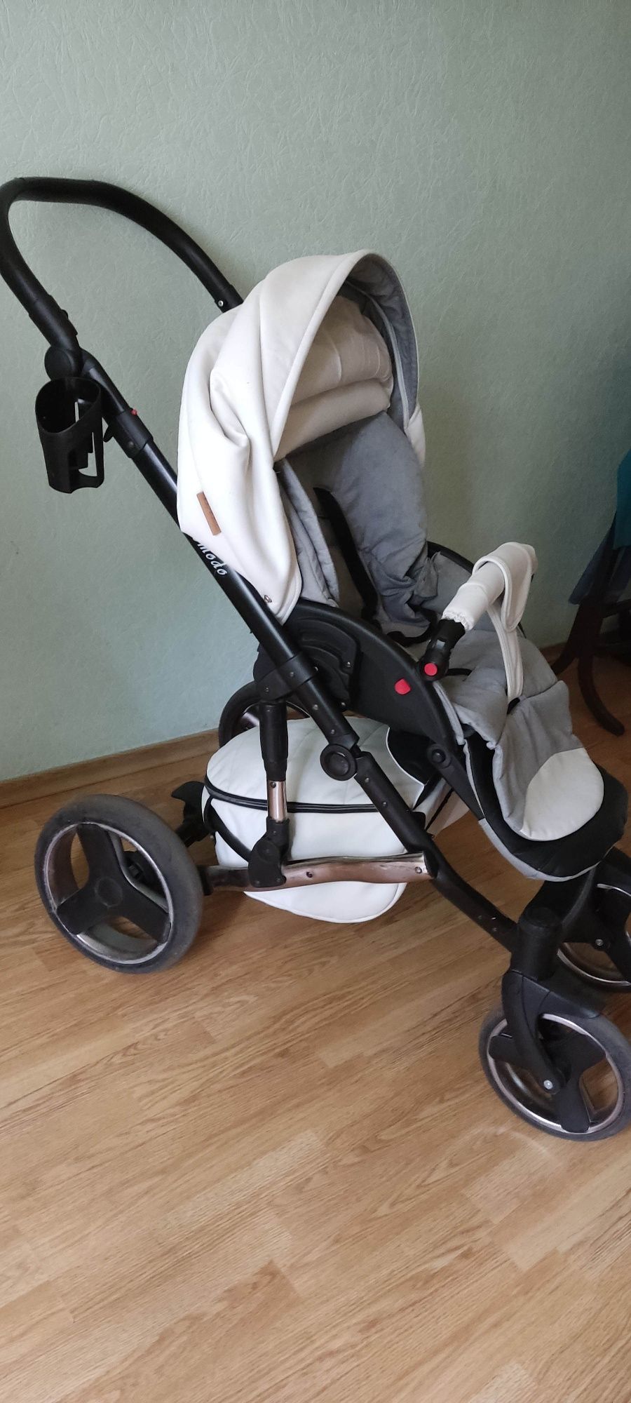 Дитяча коляска 2 в 1 . Біла