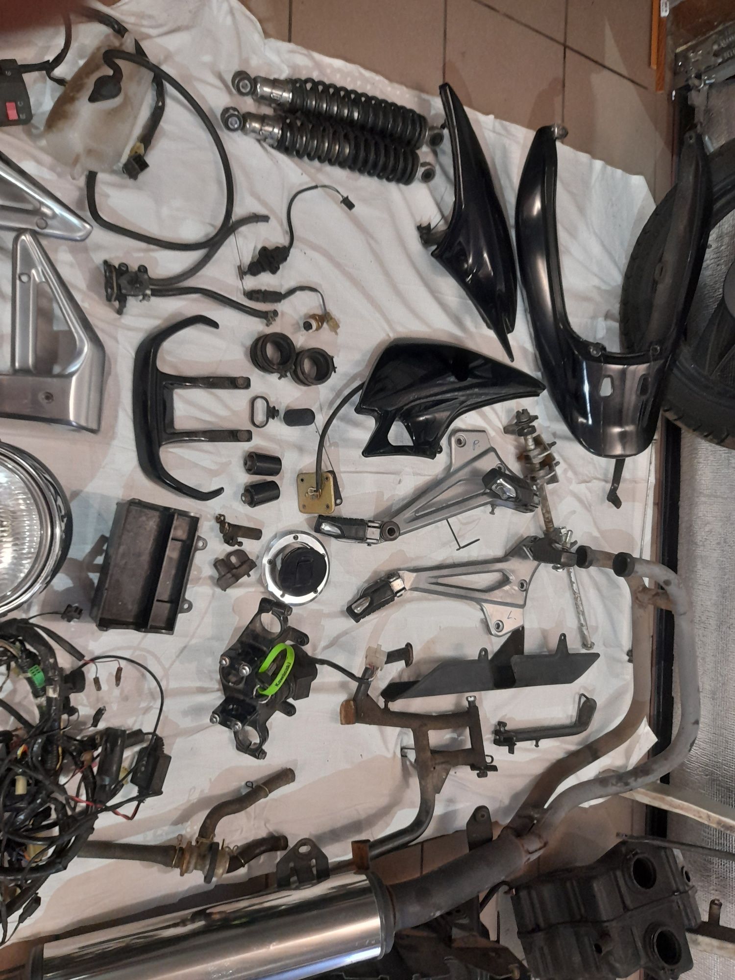 Kawasaki ER5 części er-5 EX lampa owiewka nóżka  gaźniki zegary  koła