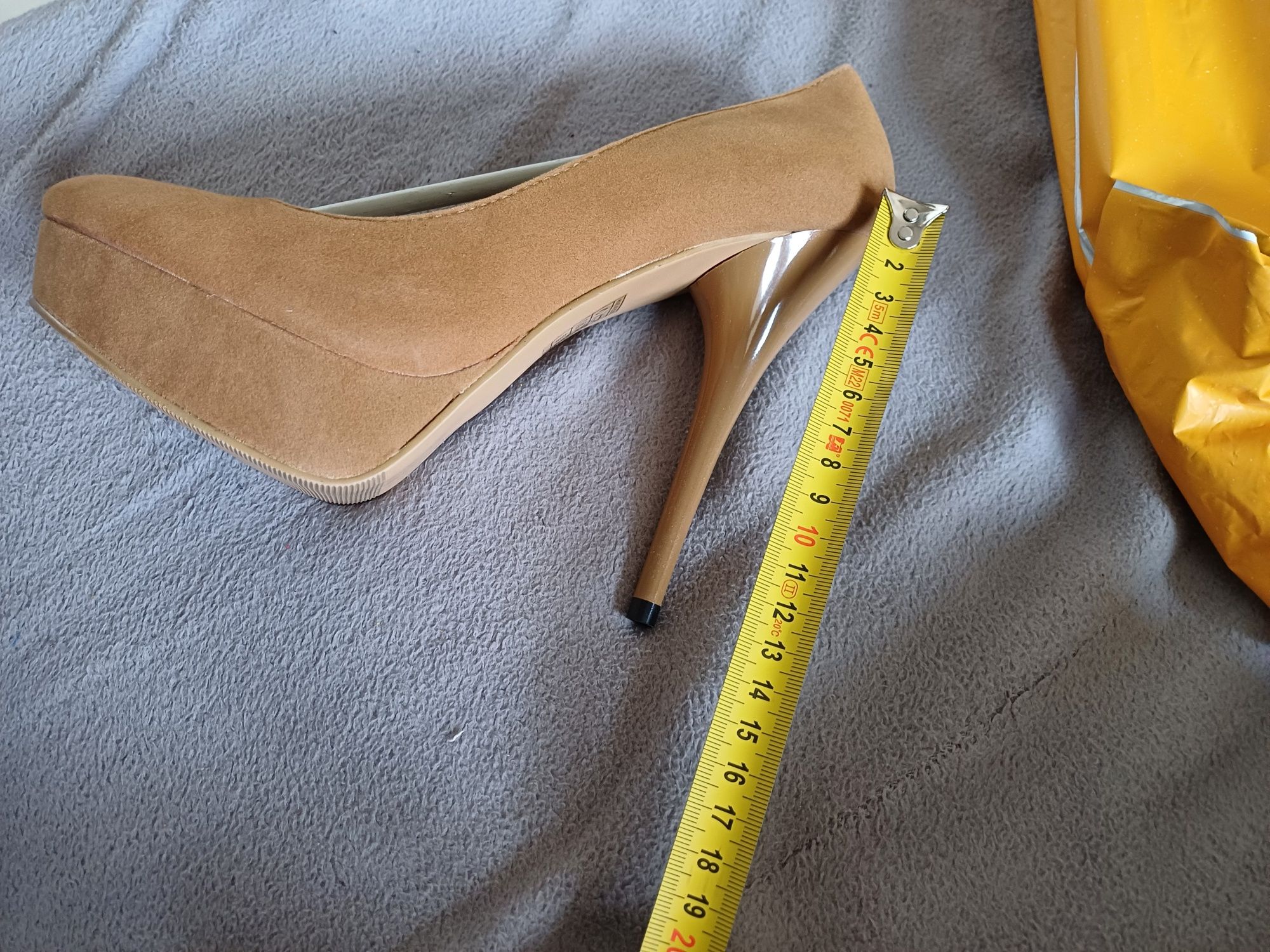 Nowe buty, szpilki na koturnach, rozmiar 40, realnie 37/38