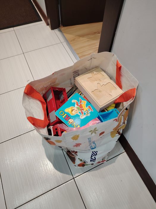 Zabawki puzzle książki