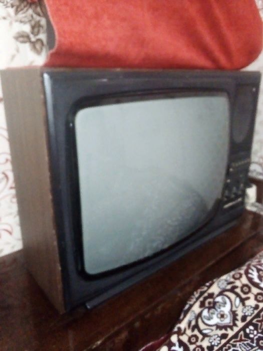 Продам б/у телевизор ч/б "Днепро 50 ТБ - 306" в рабочем состоянии.