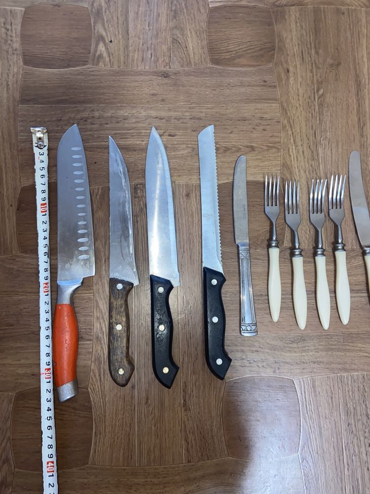 Набор столовых приборов:вилки ножи