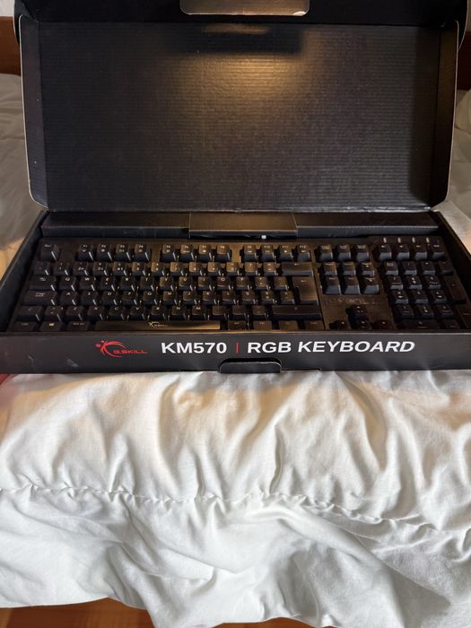 Headset Razer e teclado mecânico