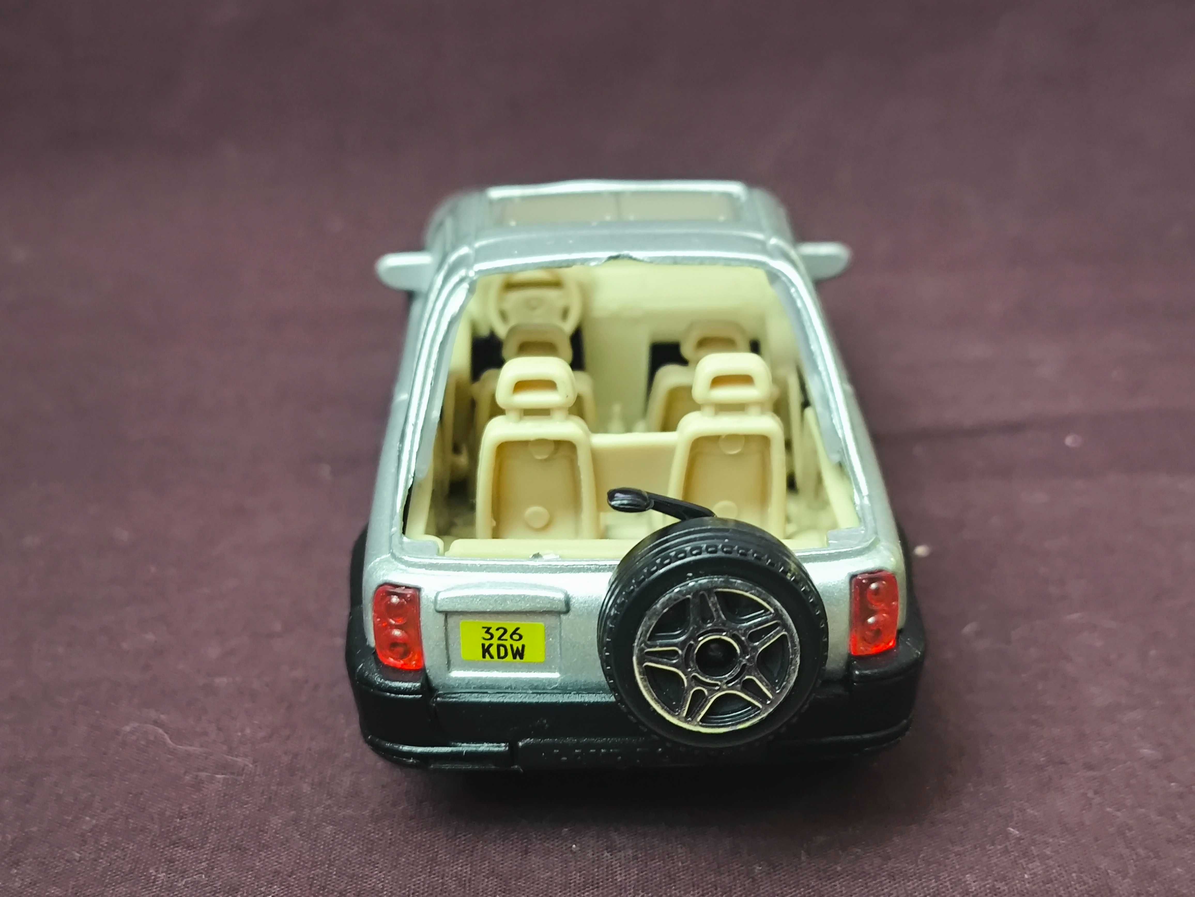 Машинка Land Rover Freelander 1:43 Bburago