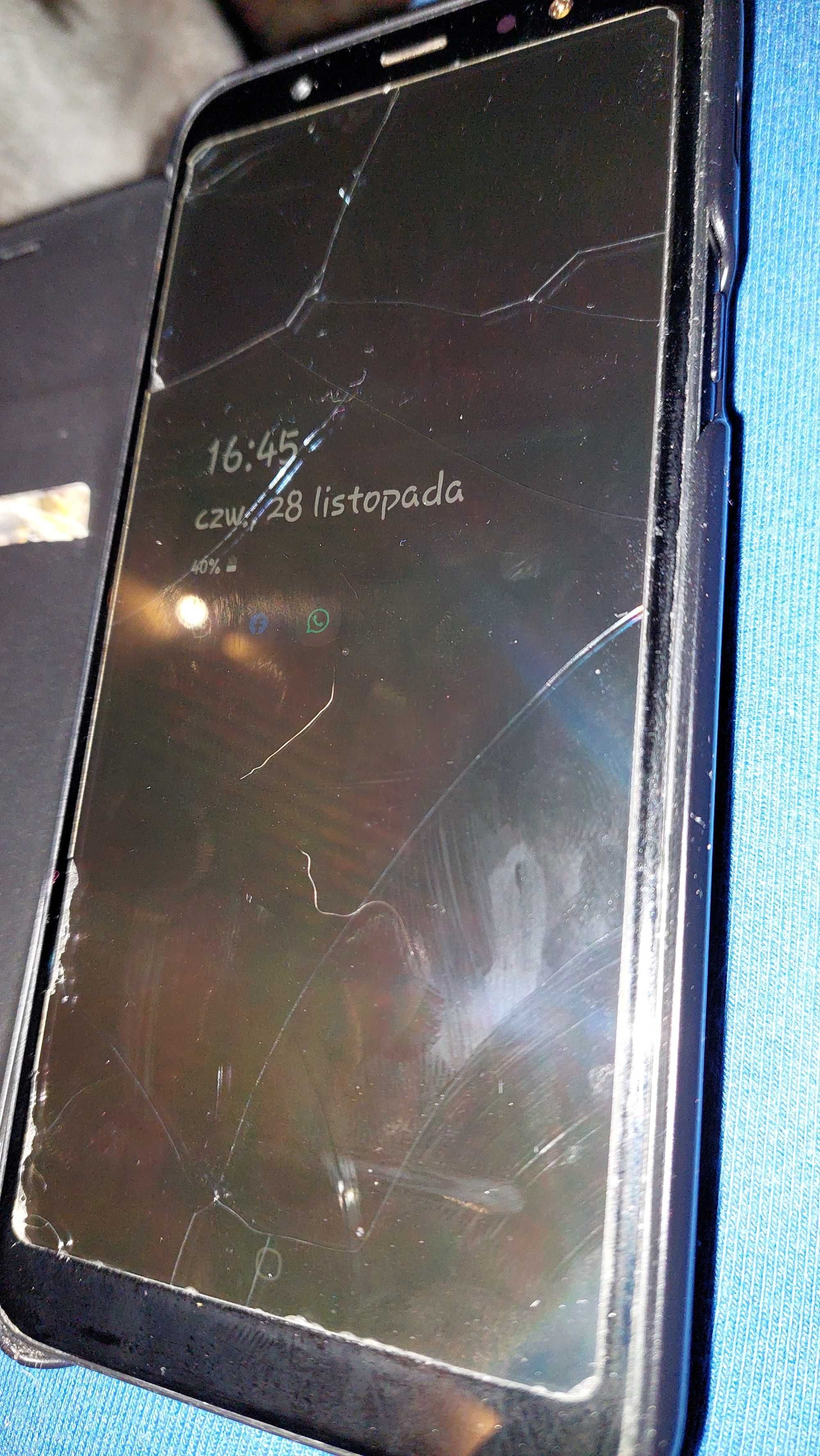 Samsung a6+ ze zintegrowanym etui
