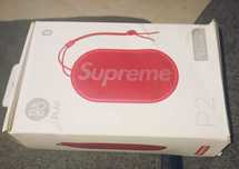 Supreme x B&O PLAY P2 Wireless Speaker