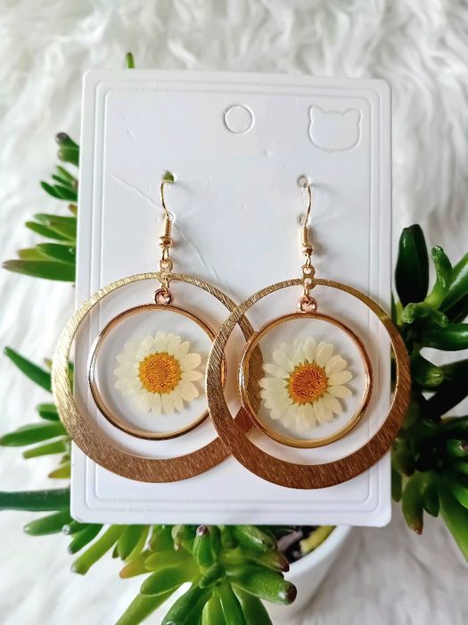 Nowe efektowne pozłacane kolczyki rumianki