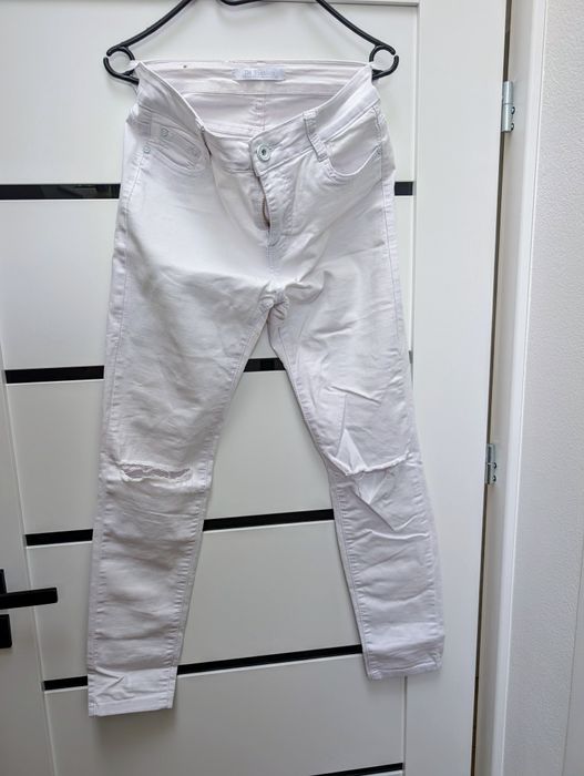 Białe rurki spodnie damskie jeansy skinny dziury na kolanie s36 m38