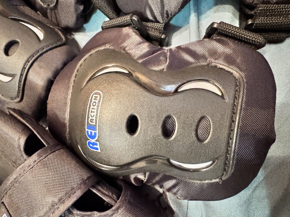 Фірмовий комплект захисту наколінники , налокітники