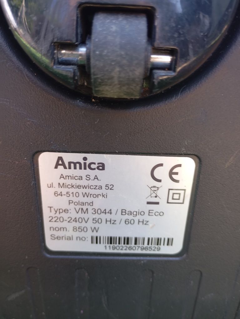 Odkurzacz cyklonowy Amica Bagio Eco VM3044, moc 900W + wąż. Czerwony