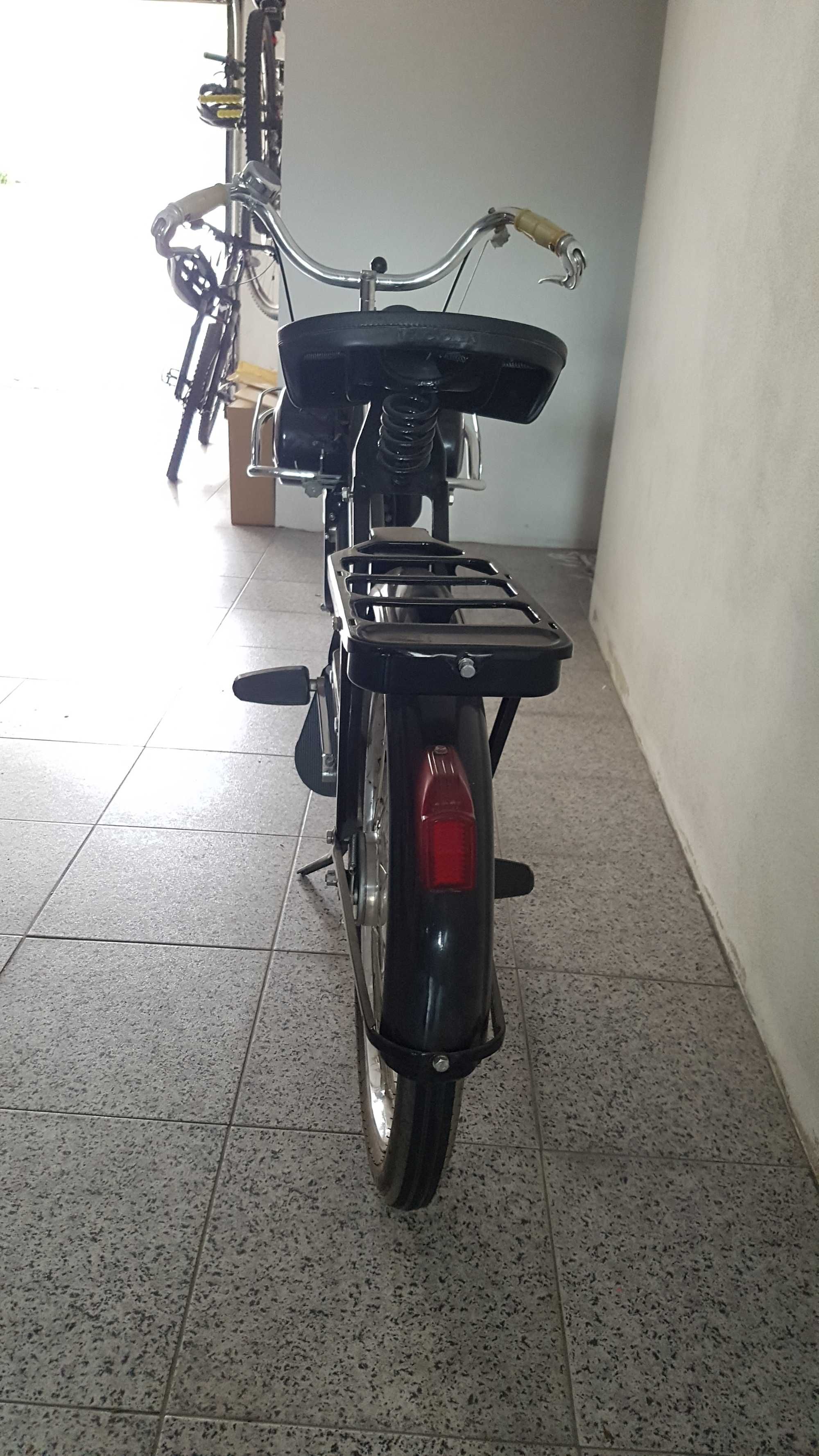 Bicicleta francesa marca Solex 3800