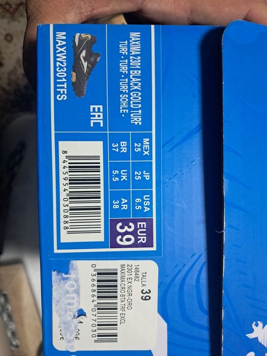 Ténis da Joma n39