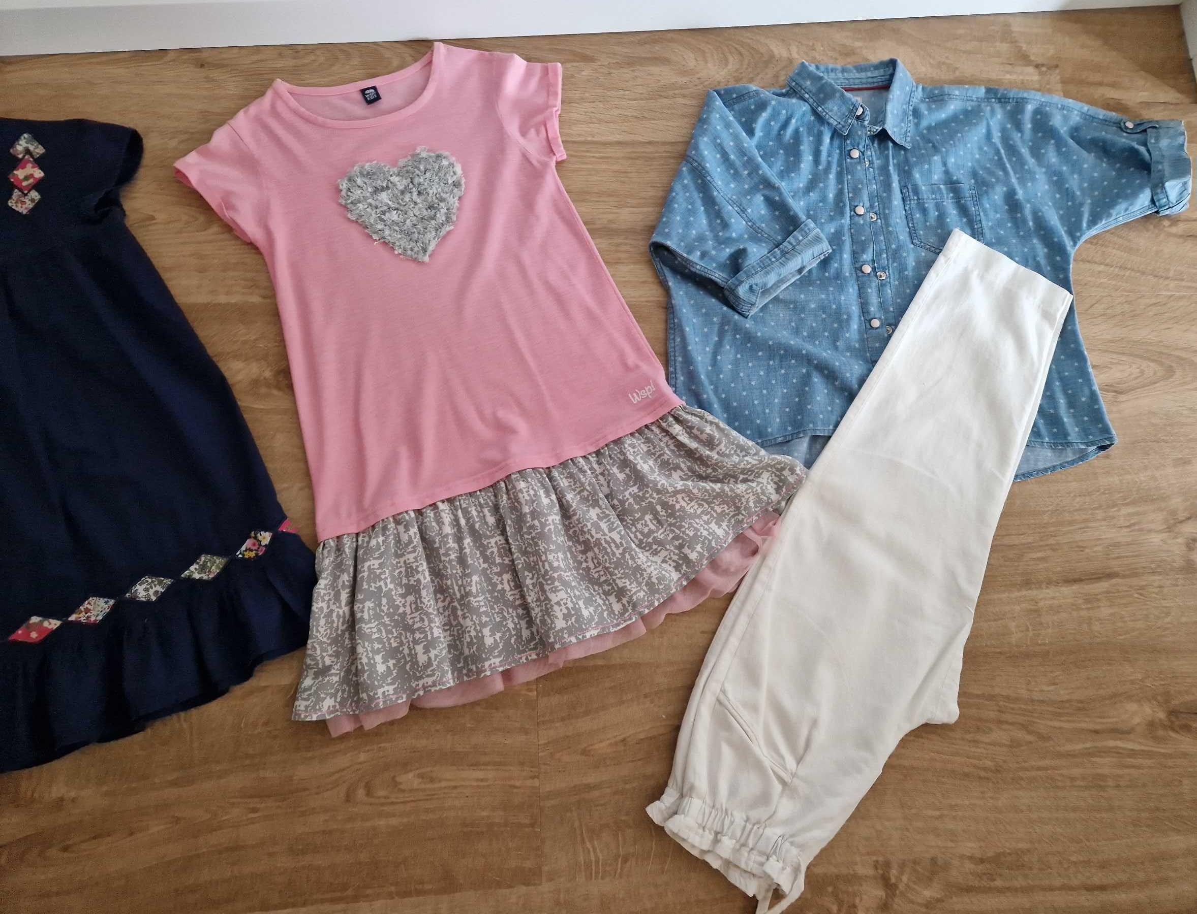 Conjunto: calções, calças, 2 vestidos, camiseiro, blusa (10 anos)